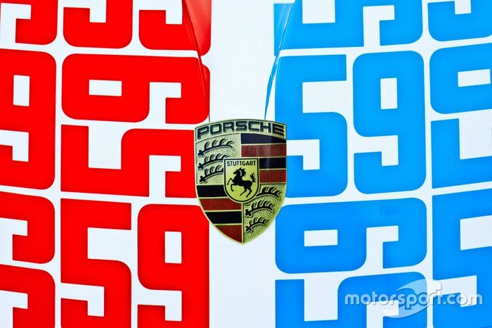 Porsche GT Team livery detail