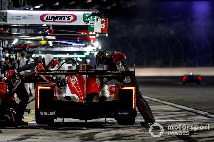#31 Action Express Racing Cadillac DPi: Felipe Nasr, Eric Curran, Pipo Derani, pit stop