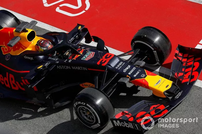 Max Verstappen, Red Bull Racing RB15, si ferma in pit lane