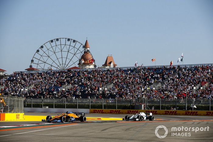 Lando Norris, McLaren MCL35, George Russell, Williams FW43