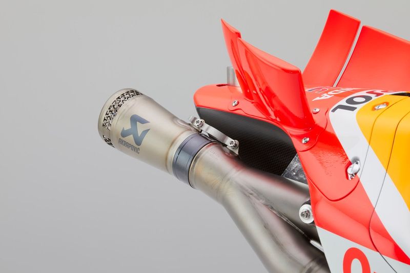 Detalle de la Honda RC213V del Repsol Honda Team para la temporada 2023