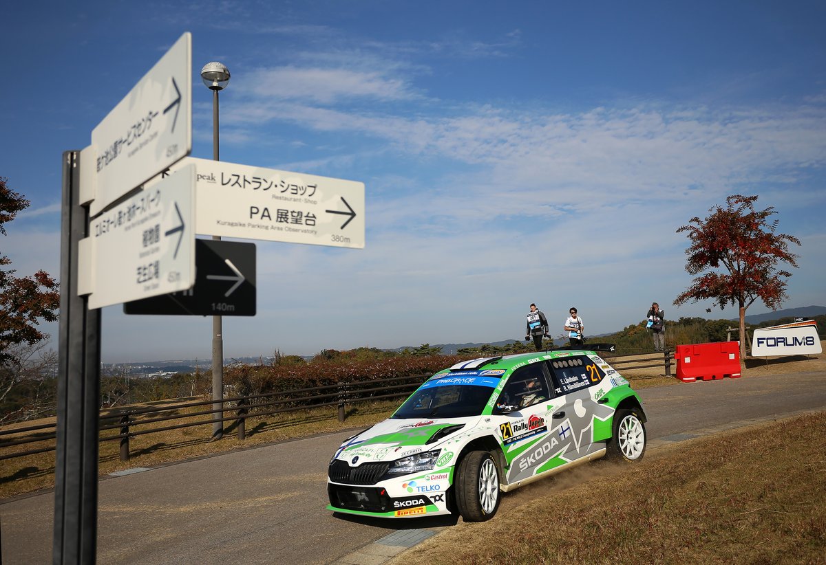 Lindholm se encontró con el coche particular durante la etapa 4.