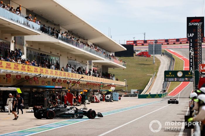 Lewis Hamilton, Mercedes F1 W14, George Russell, Mercedes F1 W14