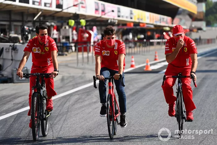 Charles Leclerc, Ferrari en bicicleta