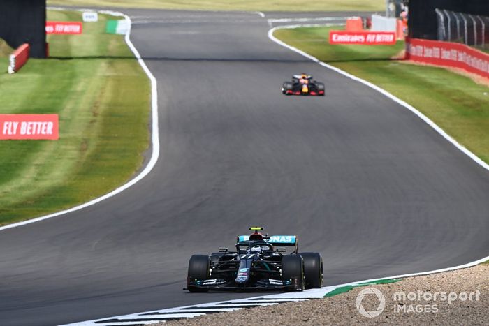 Valtteri Bottas, Mercedes F1 W11, Max Verstappen, Red Bull Racing RB16