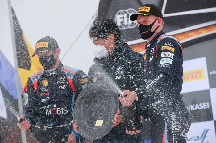Podio: Ott Tänak, Martin Järveoja, Hyundai Motorsport Hyundai i20 Coupe WRC