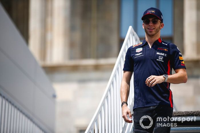 Pierre Gasly, Red Bull Racing en el paddock 