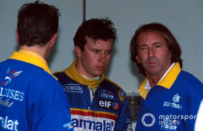 Le vainqueur Olivier Panis, Ligier JS43, avec l'ancien pilote Jacques Laffite
