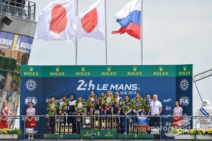 Podio: ganadores #8 Toyota Gazoo Racing Toyota TS050: Sébastien Buemi, Kazuki Nakajima, Fernando Alonso, segundo lugar #7 Toyota Gazoo Racing Toyota TS050: Mike Conway, Kamui Kobayashi, Jose Maria Lopez, tercer lugar #11 SMP Racing BR Engineering BR1: Mikhail Aleshin, Vitaly Petrov, Stoffel Vandoorne