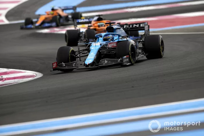 Fernando Alonso, Alpine A521, Daniel Ricciardo, McLaren MCL35M