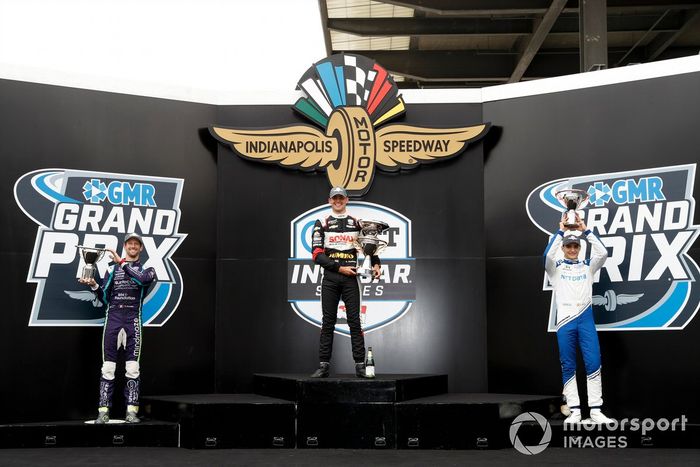 Podio: ganador Rinus VeeKay, Ed Carpenter Racing Chevrolet, segundo Romain Grosjean, Dale Coyne Racing with RWR Honda, y tercero Alex Palou, Chip Ganassi Racing Honda