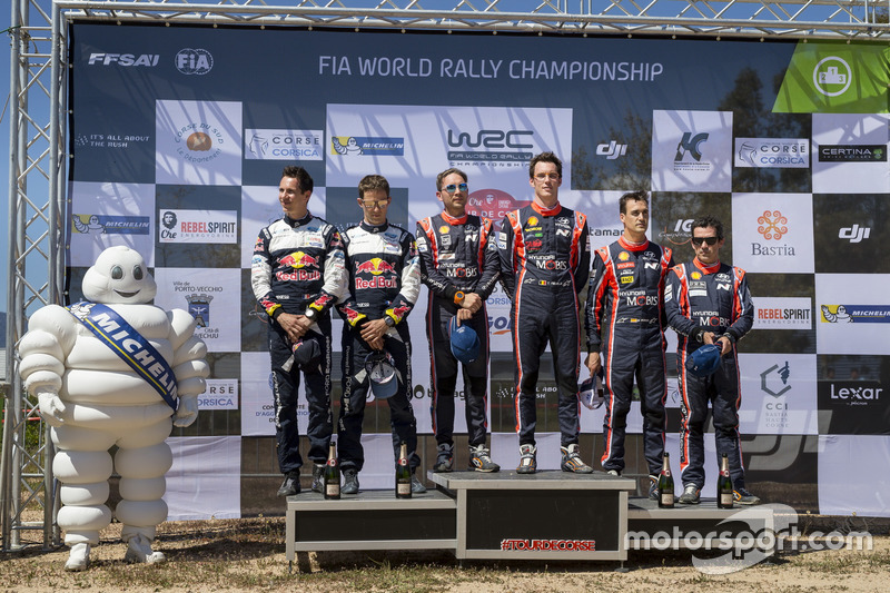Podio: i vincitori Thierry Neuville, Nicolas Gilsoul, Hyundai i20 Coupe WRC, Hyundai Motorsport, al secondo posto Sébastien Ogier, Julien Ingrassia, M-Sport, Ford Fiesta WRC, al terzo posto Dani Sordo, Marc Marti, Hyundai Motorsport, Hyundai i20 Coupe WRC