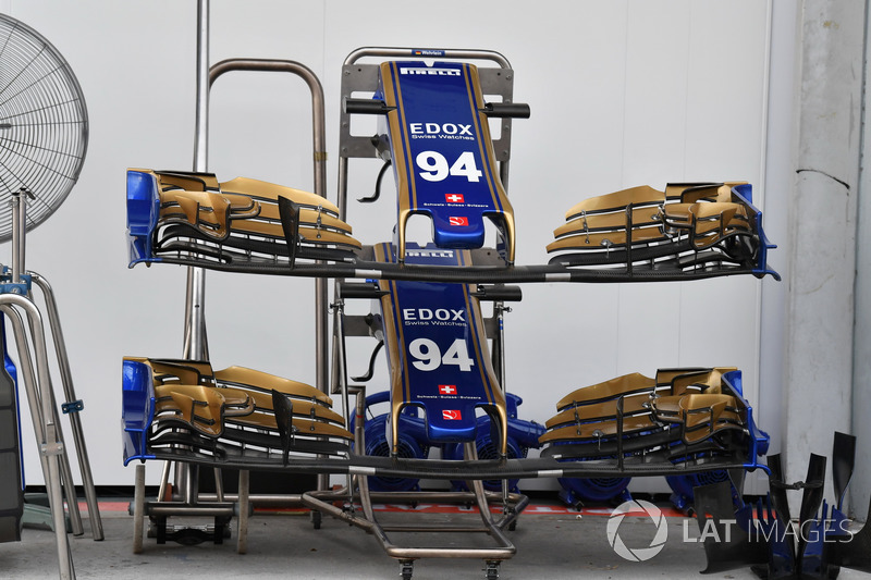 Sauber C36 neus en voorvleugels