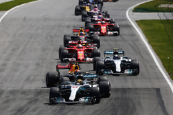 Рестарт: Льюис Хэмилтон, Mercedes AMG F1 W08, Макс Ферстаппен, Red Bull Racing RB13, Валттери Боттас