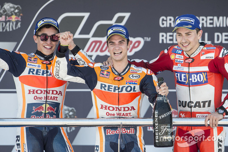 Podio: 1º Dani Pedrosa, 2º Marc Marquez, 3º Jorge Lorenzo