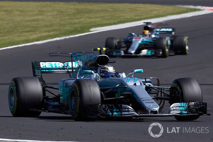 Valtteri Bottas, Mercedes AMG F1 W08, Lewis Hamilton, Mercedes AMG F1 W08