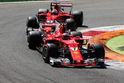 Kimi Raikkonen, Ferrari SF70H, Sebastian Vettel, Ferrari SF70H