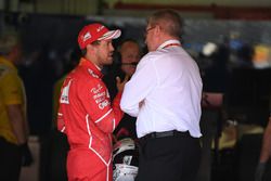 Sebastian Vettel Ferrari y Ross Brawn, fórmula uno gestión de Director de deportes de motor en parc