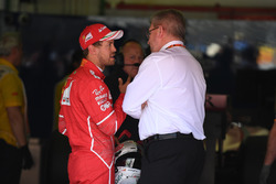 Sebastian Vettel, Ferrari, mit Ross Brawn, Formel-1-Motorsportchef