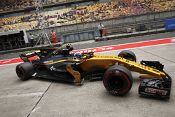 Jolyon Palmer, Renault Sport F1 Team RS17, in the pit lane
