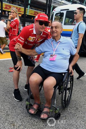 Kimi Raikkonen, Ferrari and fan