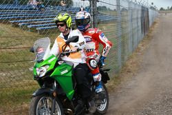 Andrea Dovizioso, Ducati Team, después del choque