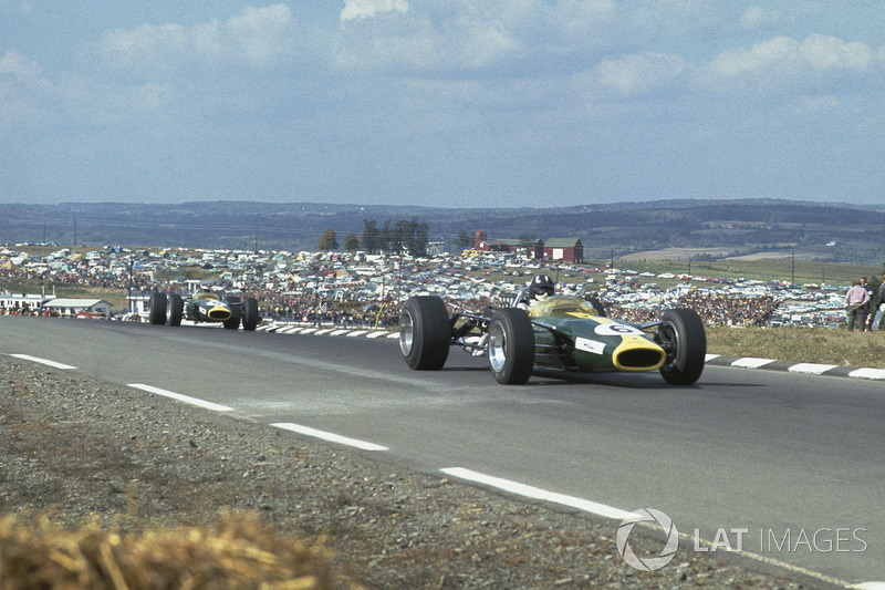 Graham Hill, Lotus 49 Ford leads Jim Clark, Lotus 49 Ford