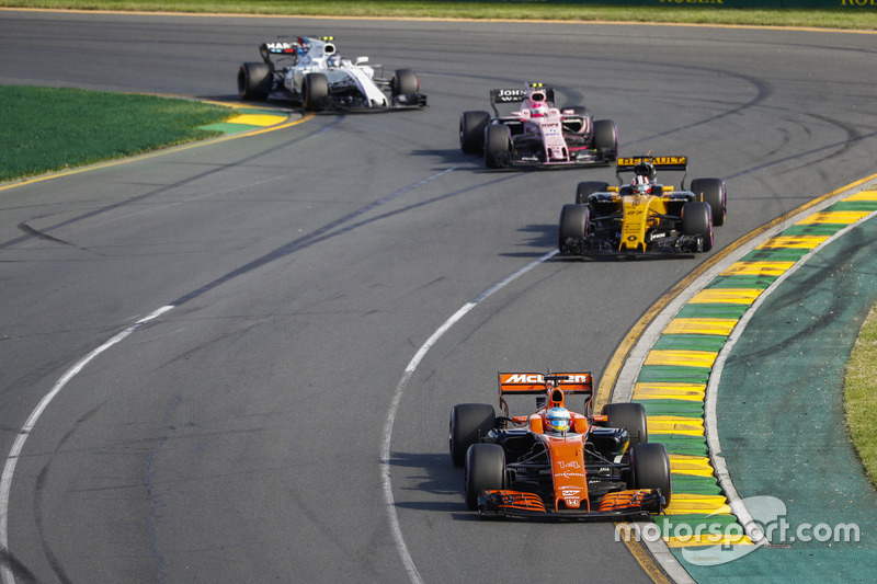 Fernando Alonso, McLaren MCL32, leads Nico Hulkenberg, Renault Sport F1 Team RS17, and Esteban Ocon,