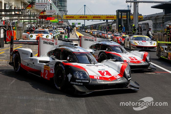 #2 Porsche Team Porsche 919 Hybrid: Timo Bernhard, Earl Bamber, Brendon Hartley, #1 Porsche Team Por