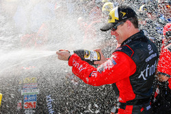 Ganador de la carrera Carl Edwards, Joe Gibbs Racing Toyota