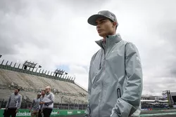 Pascal Wehrlein, Manor Racing walks the circuit