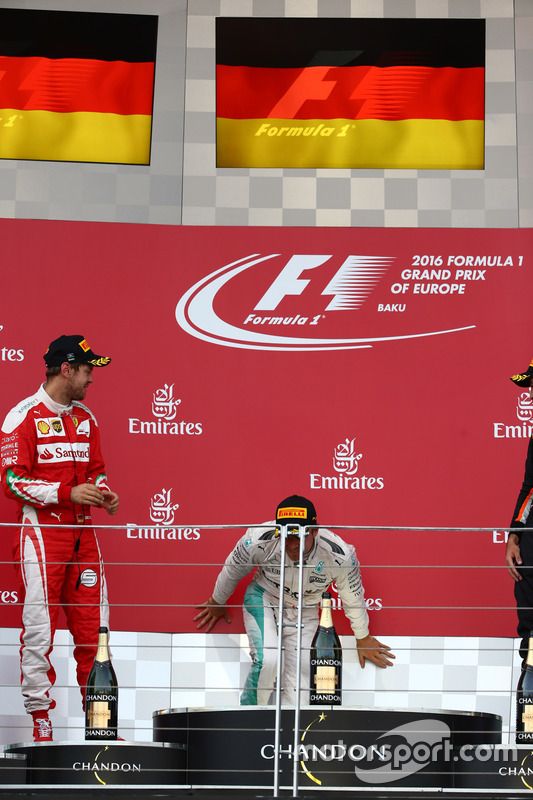 Podio: ganador de la carrera Nico Rosberg, Mercedes AMG Petronas F1 W07