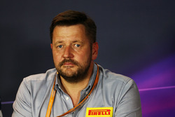 Paul Hembery, Pirelli Motorsport Director, in de FIA persconferentie