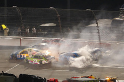 Crash: Ryan Newman, Richard Childress Racing, Chevrolet; Dylan Lupton, BK Racing, Toyota; David Raga