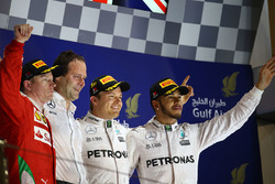 Подиум: победитель гонки - Нико Росберг, Mercedes AMG F1 Team, Mercedes AMG F1 Team, второе место -