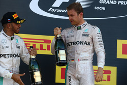 Подиум: победитель - Нико Росберг, Mercedes AMG F1 Team, второе место - Льюис Хэмилтон, Mercedes AMG