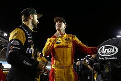 James Hinchcliffe, Schmidt Peterson Motorsports Honda chats with Ryan Hunter-Reay, Andretti Autosport Honda