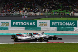 Felipe Massa, Williams FW40 and Lance Stroll, Williams FW40 battle