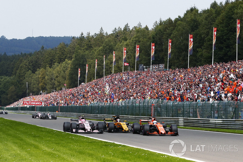 Fernando Alonso, McLaren MCL32, battles, Nico Hulkenberg, Renault Sport F1 Team RS17, Esteban Ocon, Sahara Force India F1 VJM10