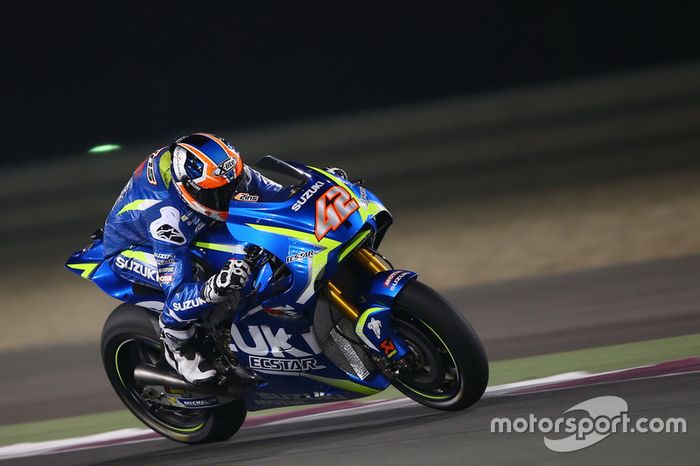 Alex Rins con la GSX-RR del equipo oficial Suzuki en Qatar