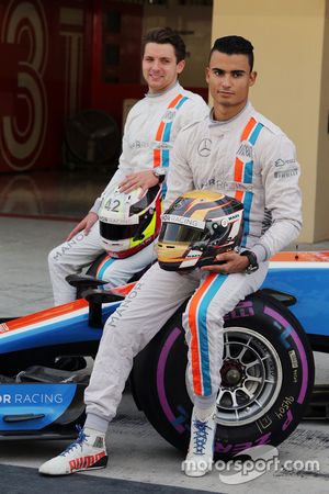 Pascal Wehrlein, Manor Racing and Jordan King, Manor Racing  pilotod de desarrollo en una fotografía