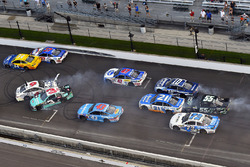 Crash: Austin Dillon, Richard Childress Racing Chevrolet, Trevor Bayne, Roush Fenway Racing Ford