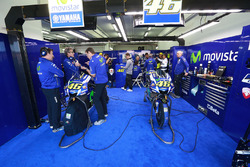 Атмосфера боксів Валентино Россі, Yamaha Factory Racing