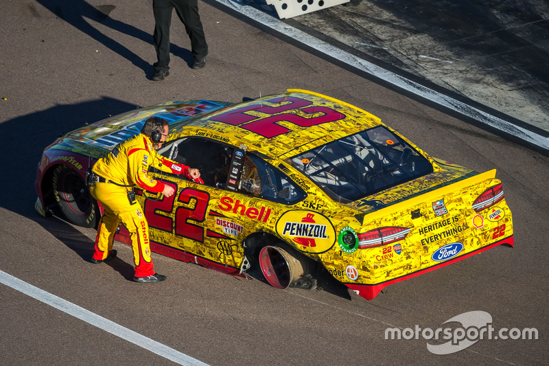Race winner Joey Logano, Team Penske Ford at Phoenix II