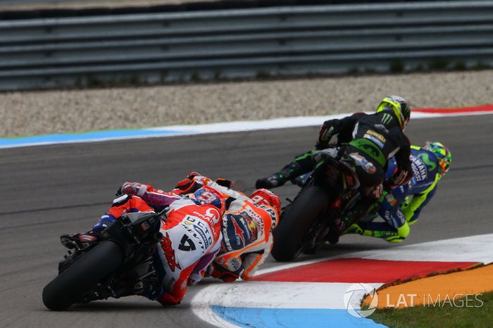 En Assen, Zarco y Rossi llegaron a impactar rodando ambos en cabeza