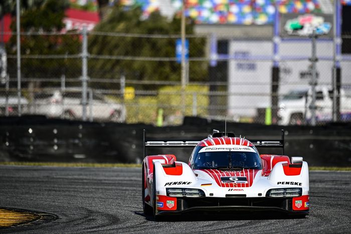 #6 Porsche Penske Motorsport Porsche 963: Julien Andlauer, Scott McLaughlin, Matt Campbell, Felipe Nasr, Josef Newgarden
