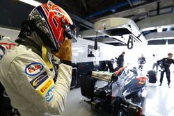 Jenson Button, McLaren se pone su casco