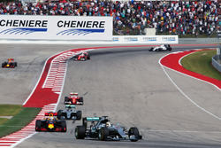 Lewis Hamilton, Mercedes AMG F1 W07 Hybrid leads at the start of the race