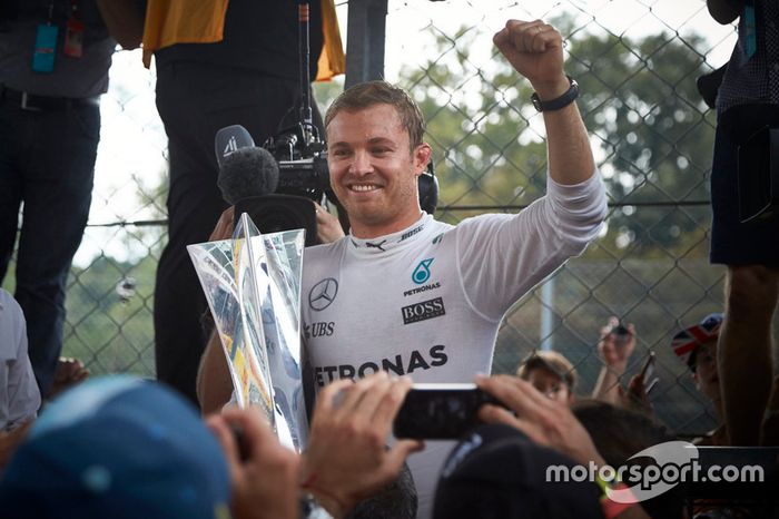 Ganador de la carrera Nico Rosberg, Mercedes AMG F1 celebra
