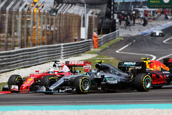 Sebastian Vettel, Ferrari SF16-H, Nico Rosberg, Mercedes AMG F1 W07 Hybrid, and Max Verstappen, Red Bull Racing RB12 collide at the start of the race